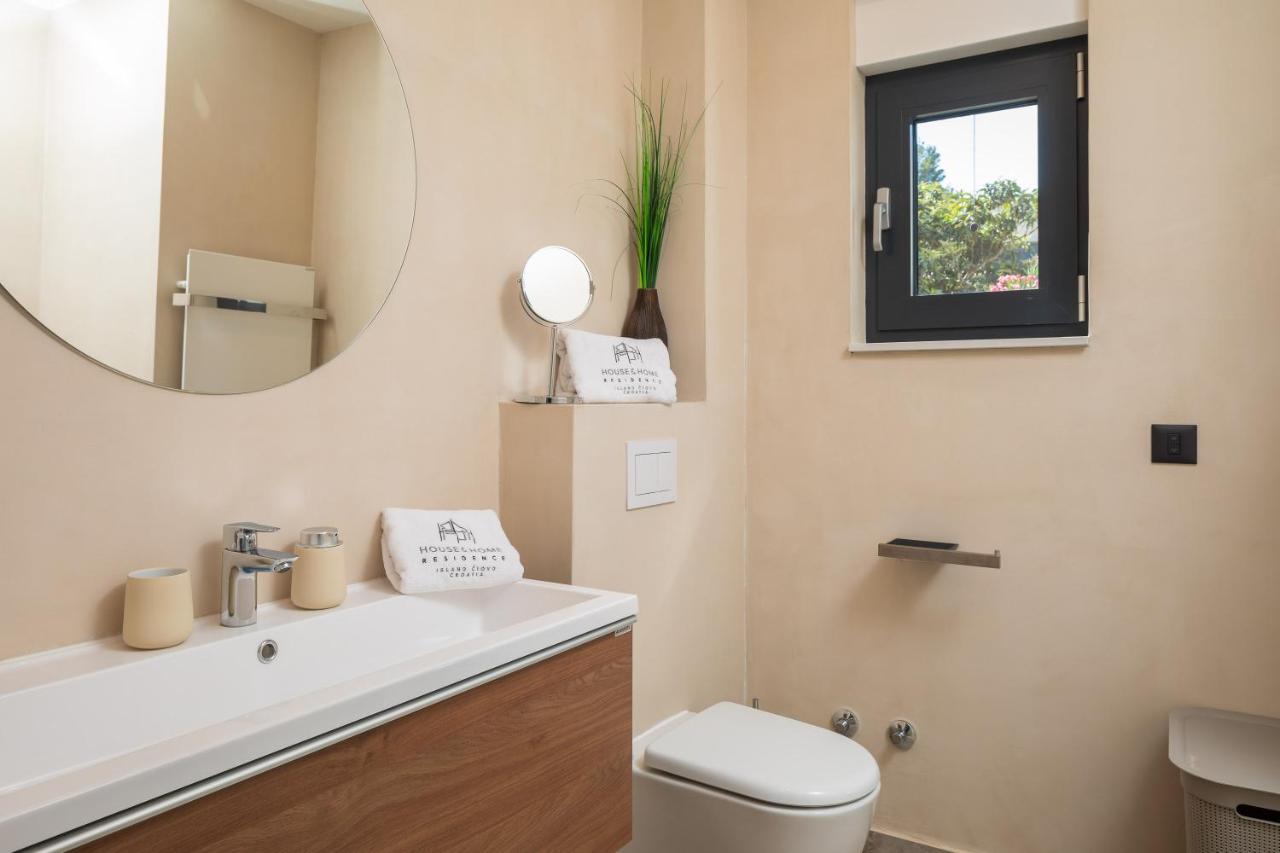 House & Home Slatine Extérieur photo
