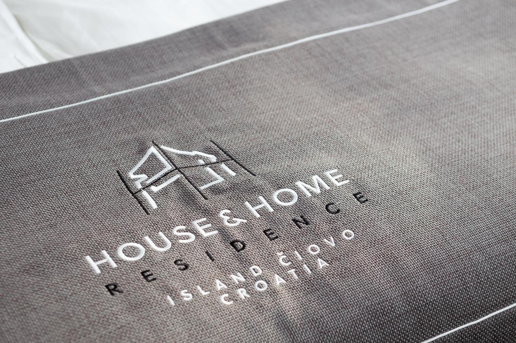 House & Home Slatine Extérieur photo