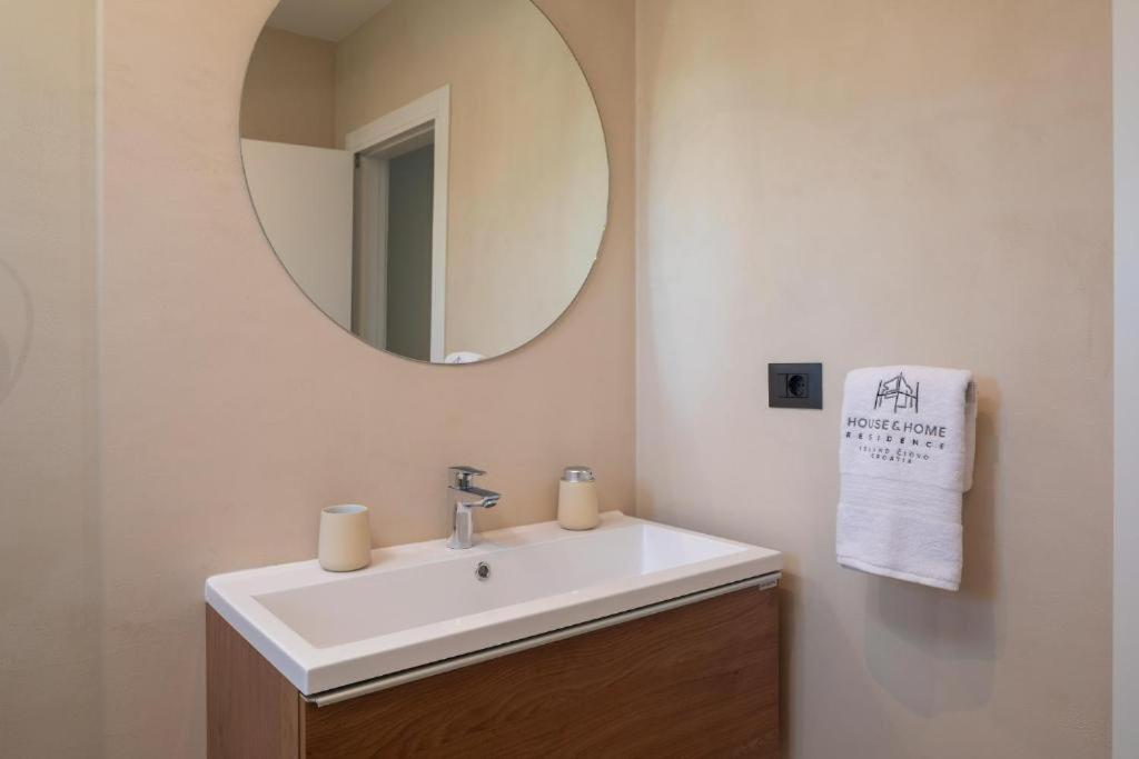 House & Home Slatine Extérieur photo