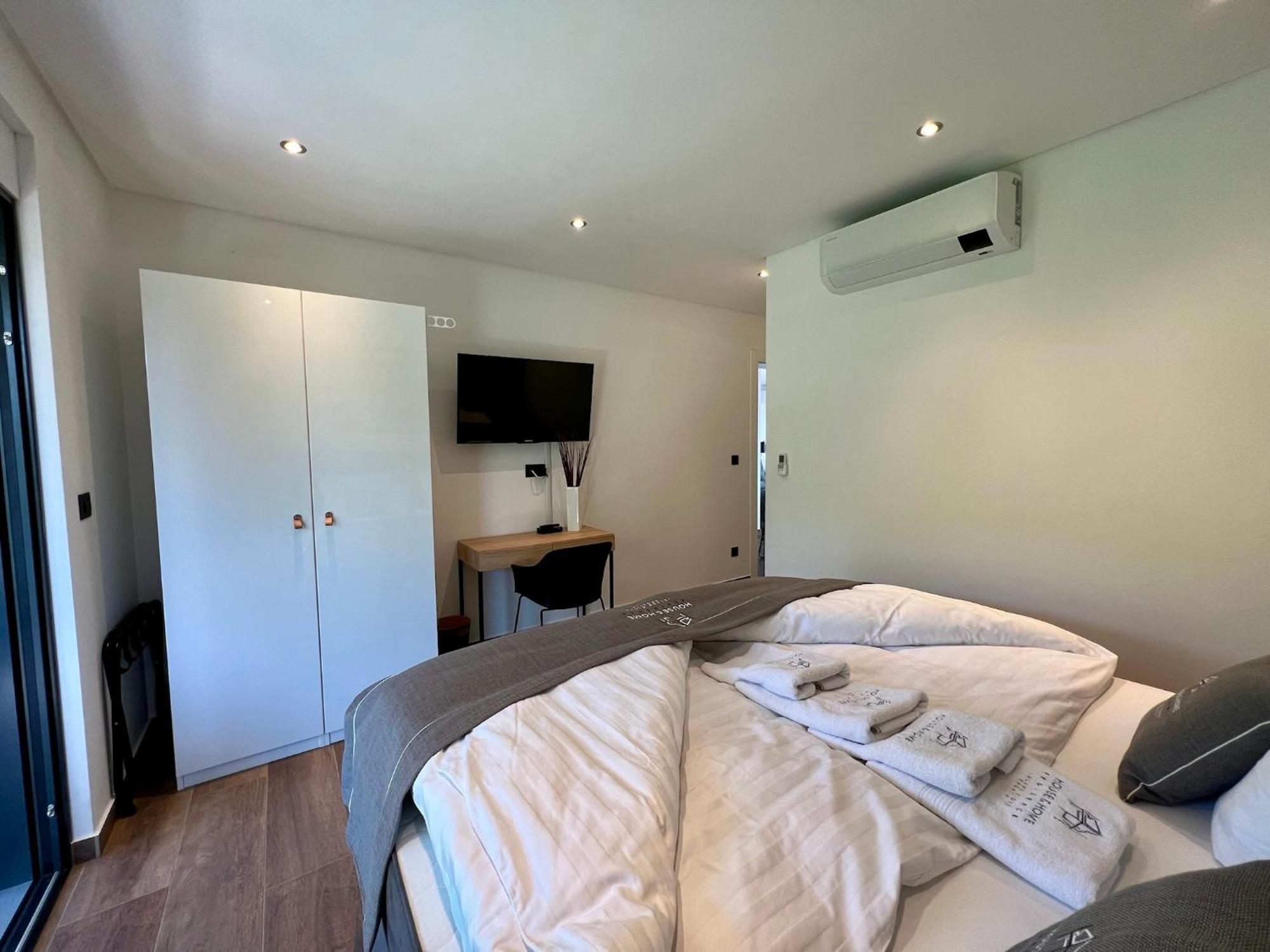 House & Home Slatine Extérieur photo